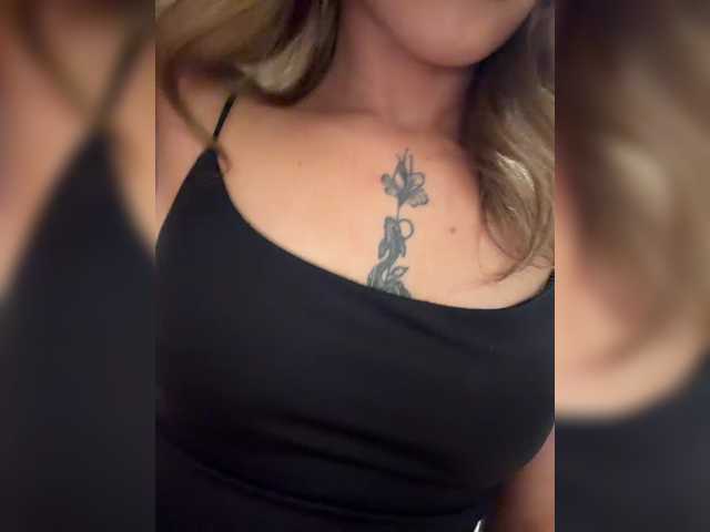 Crystal1-1 live cam on BongaCams