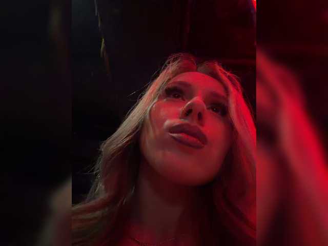 Crystal1-1 live cam on BongaCams