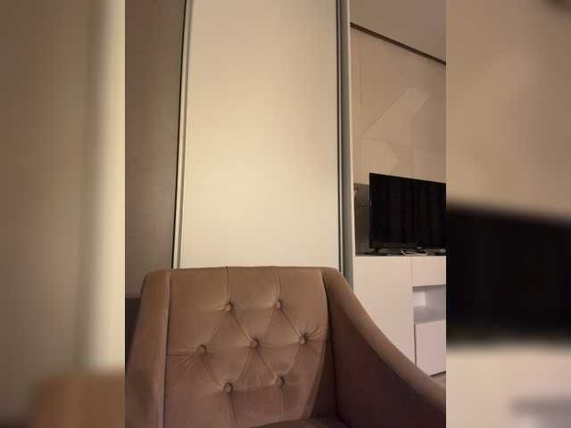 Crystal1-1 live cam on BongaCams