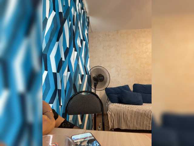 Crystal1-1 live cam on BongaCams