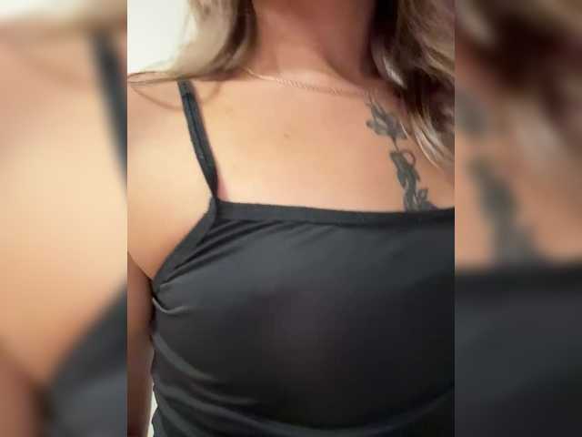 Crystal1-1 live cam on BongaCams