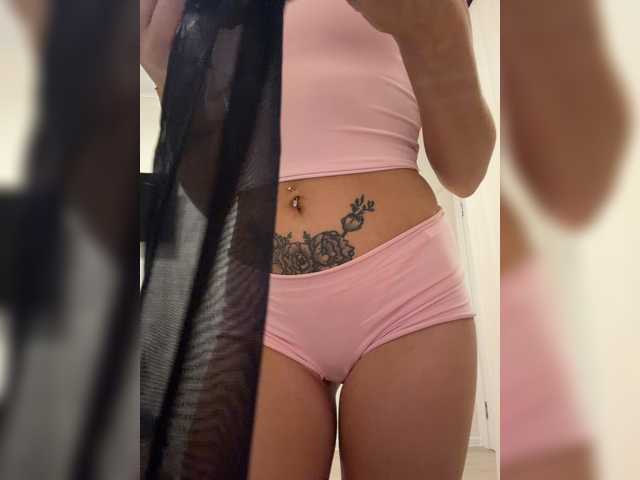 Crystal1-1 live cam on BongaCams