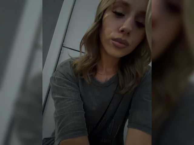 Crystal1-1 live cam on BongaCams