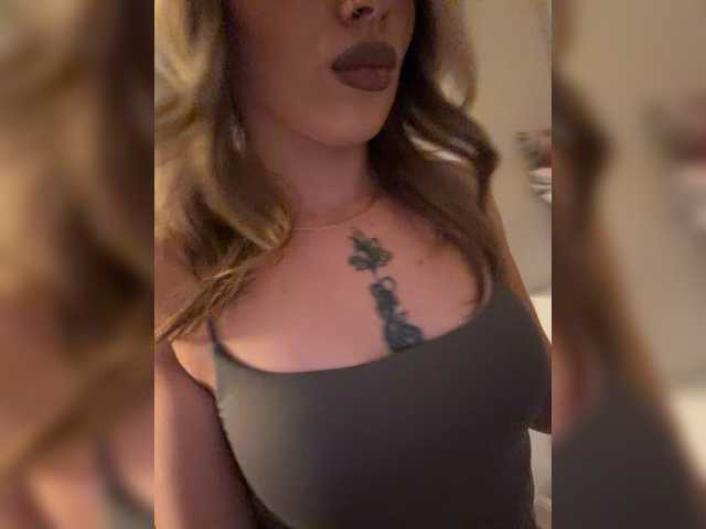 Crystal1-1 live cam on BongaCams