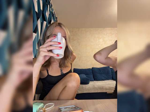 Crystal1-1 live cam on BongaCams