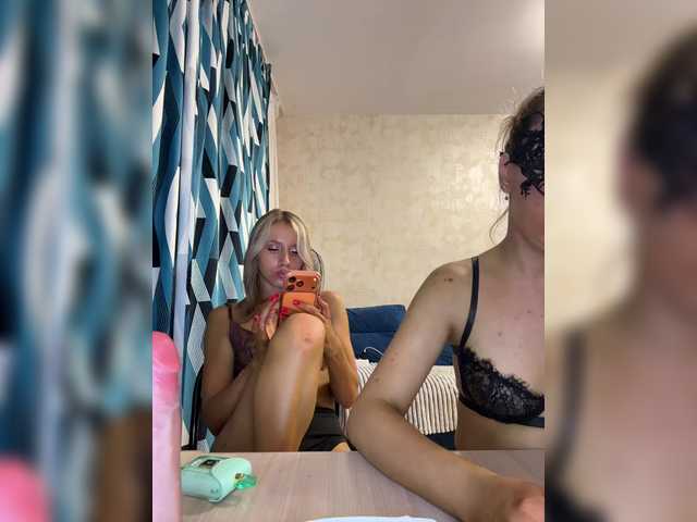Crystal1-1 live cam on BongaCams