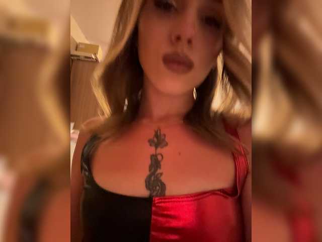 Crystal1-1 live cam on BongaCams