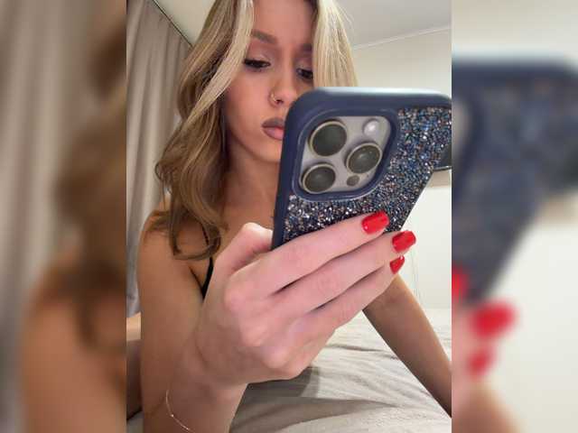 Crystal1-1 live cam on BongaCams