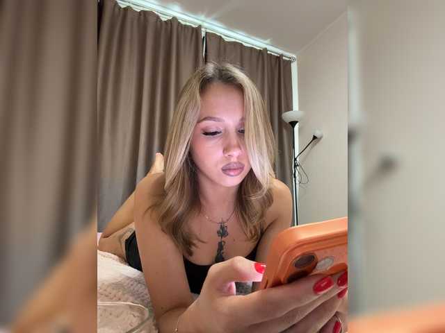 Crystal1-1 live cam on BongaCams