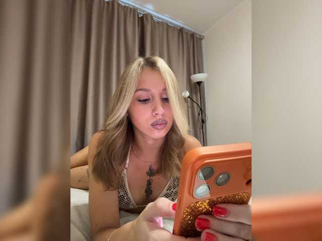 Crystal1-1 live cam on BongaCams