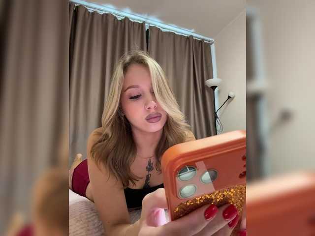 Crystal1-1 live cam on BongaCams