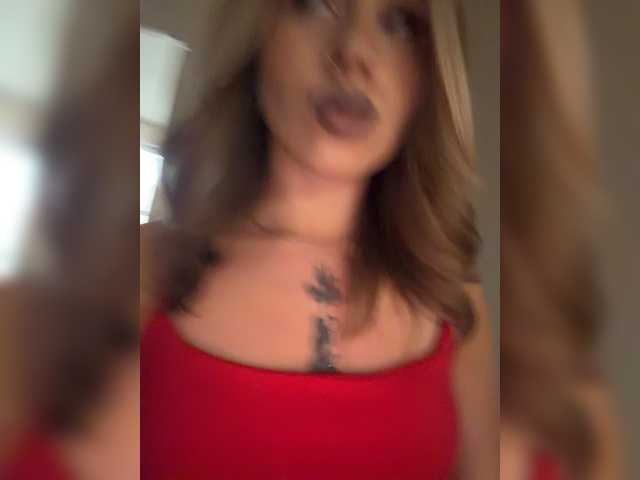 Crystal1-1 live cam on BongaCams