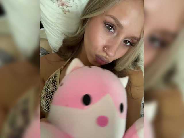 Crystal1-1 live cam on BongaCams