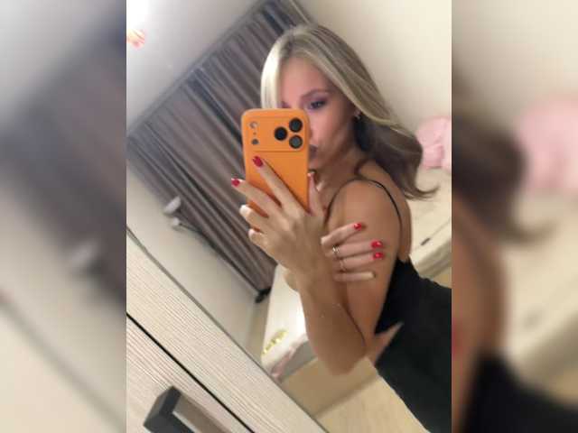 Crystal1-1 live cam on BongaCams