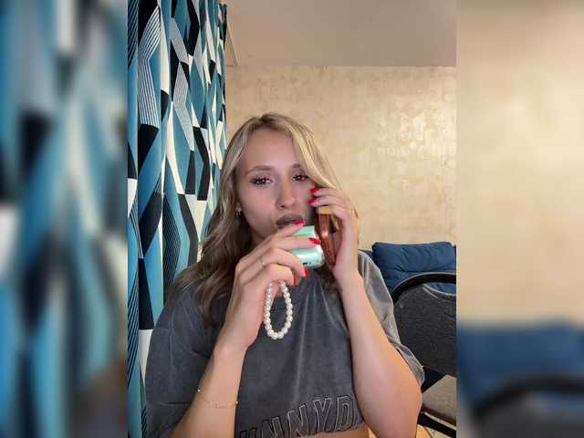 Crystal1-1 live cam on BongaCams