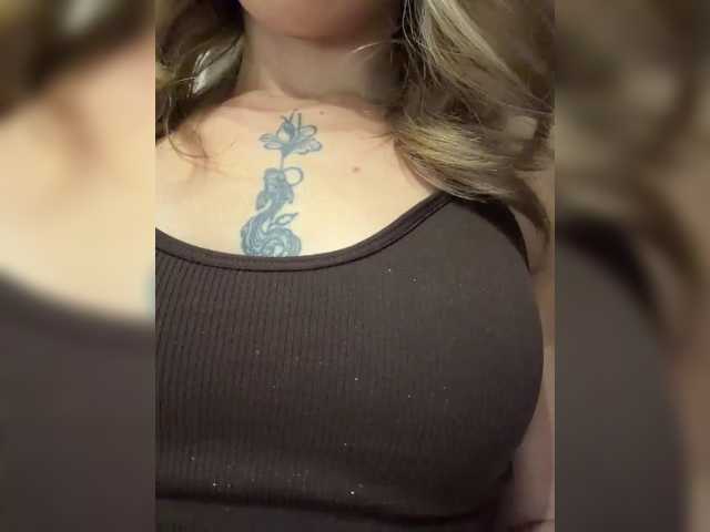 Crystal1-1 live cam on BongaCams