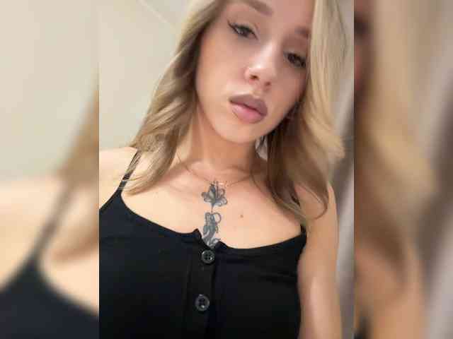 Crystal1-1 Live Webcam on BongaCams