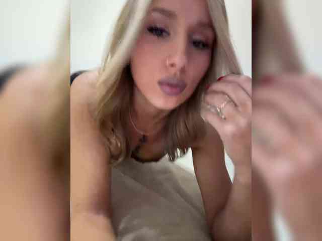 Crystal1-1 Live Webcam on BongaCams