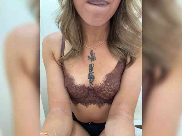 Crystal1-1 Live Webcam on BongaCams