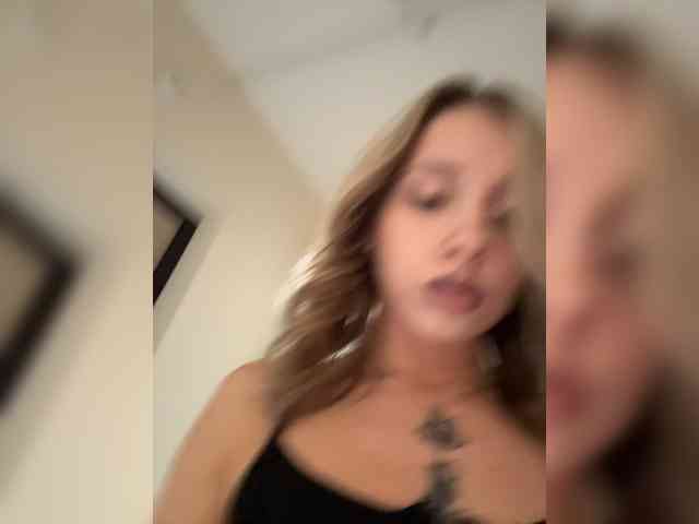 Crystal1-1 Live Webcam on BongaCams