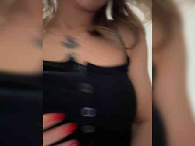 Crystal1-1 Live Webcam on BongaCams