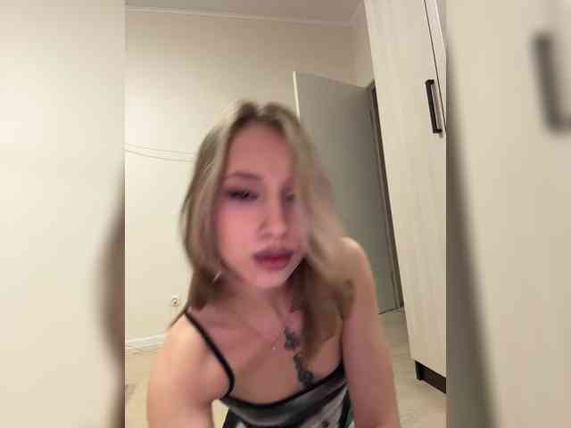 Crystal1-1 Live Webcam on BongaCams