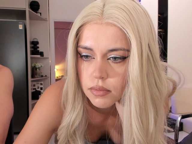 EmmyKrist live cam on BongaCams