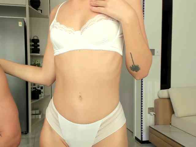 EmmyKrist webcam
