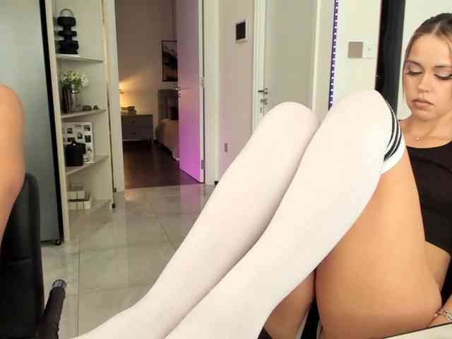 EmmyKrist webcam