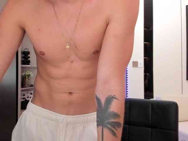 EmmyKrist webcam
