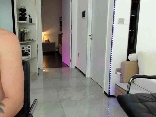 EmmyKrist webcam