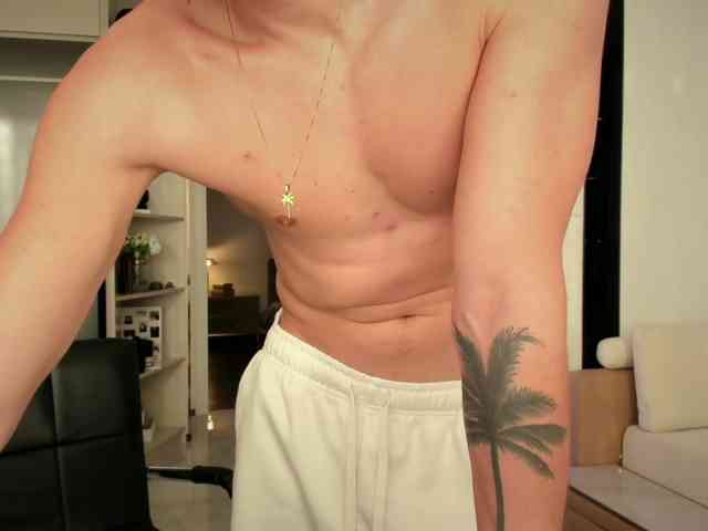 EmmyKrist webcam