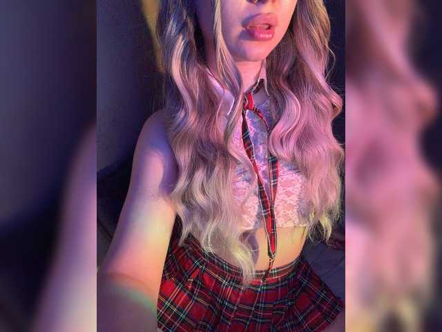 Marissa-u live cam on BongaCams