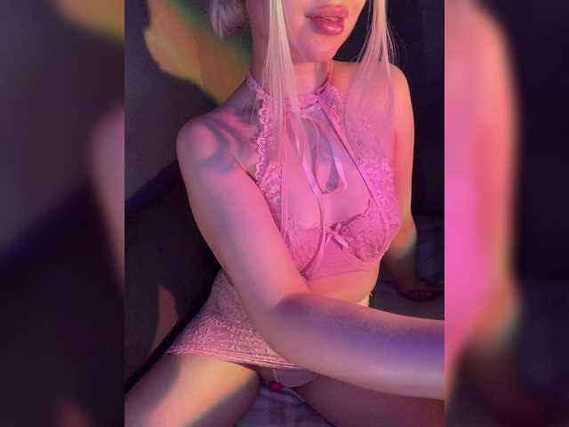 Marissa-u live cam on BongaCams