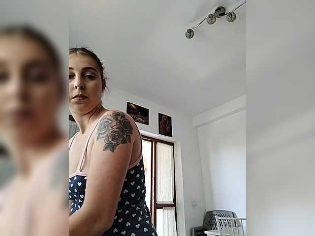 Mommymilk live webcam show