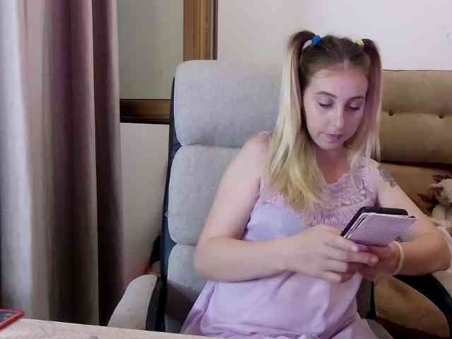 Mommymilk webcam
