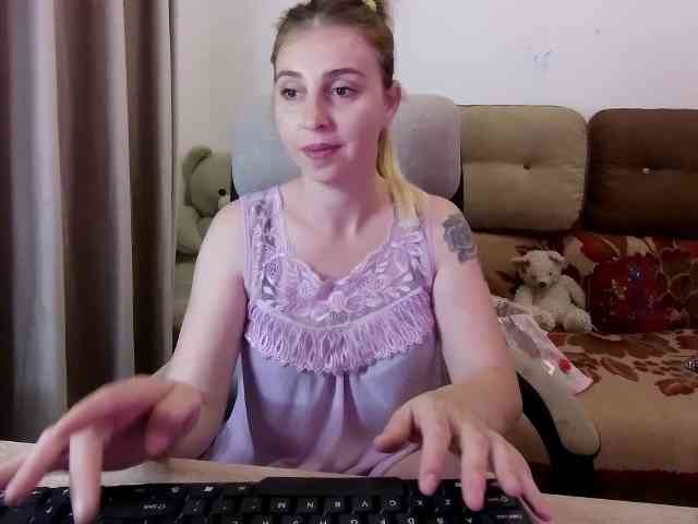Mommymilk webcam