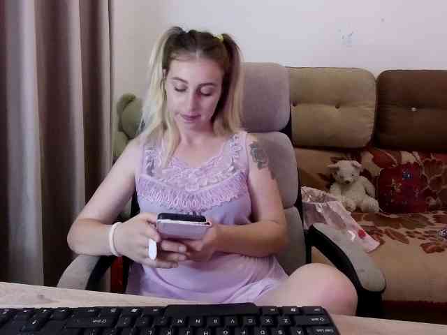 Mommymilk webcam