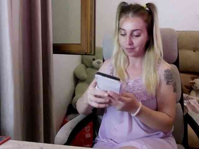 Mommymilk webcam