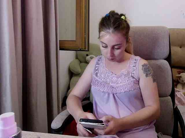 Mommymilk webcam