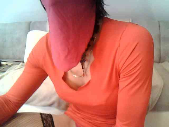 petuletra Live Webcam on BongaCams