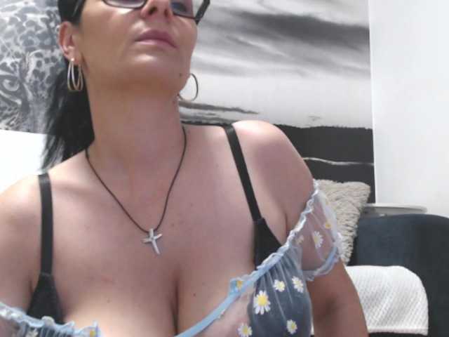 sweetandreea live cam on BongaCams