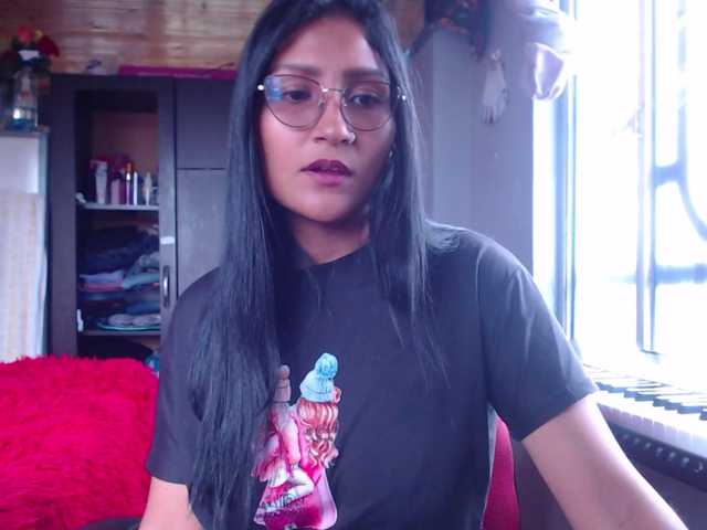 le modèle Leah-666 est en webcam porno dans un show sur le site bongacams, il possède les tags suivants: Latino/Hispanic,Brunette,Hairy
