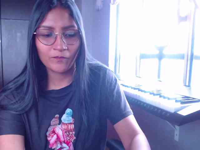 Leah-666 webcam