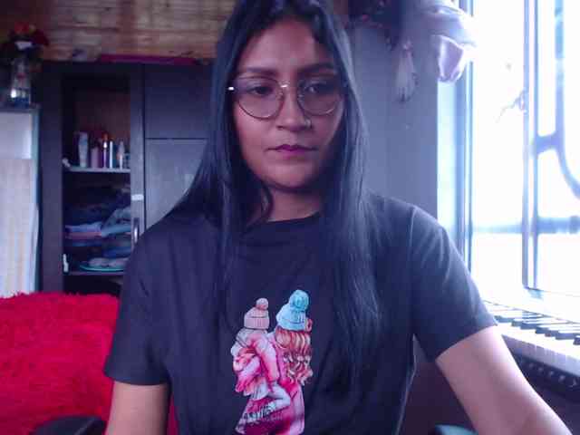 Leah-666 webcam