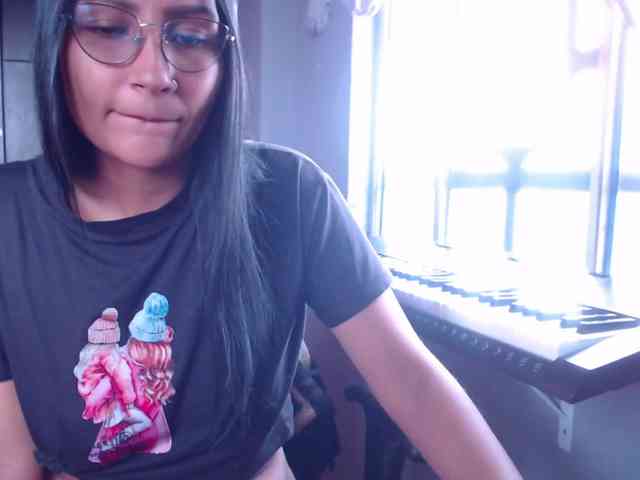 Leah-666 webcam