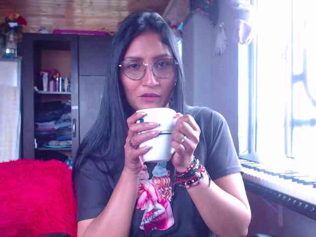 Leah-666 webcam