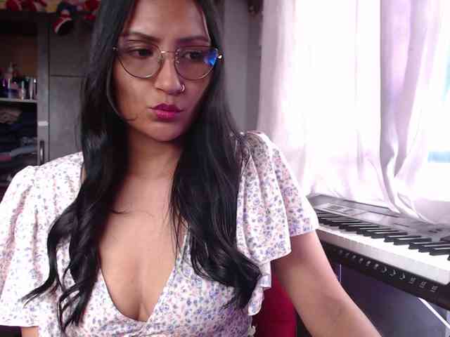 Leah-666 webcam