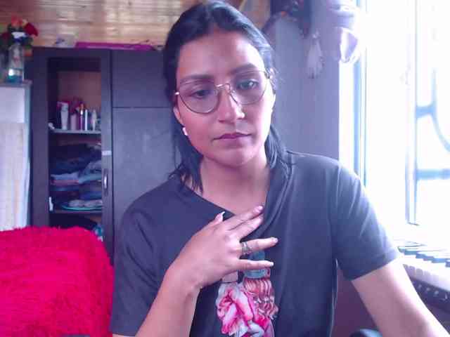 Leah-666 webcam
