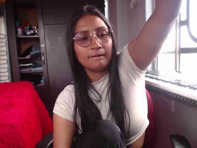 Leah-666 webcam
